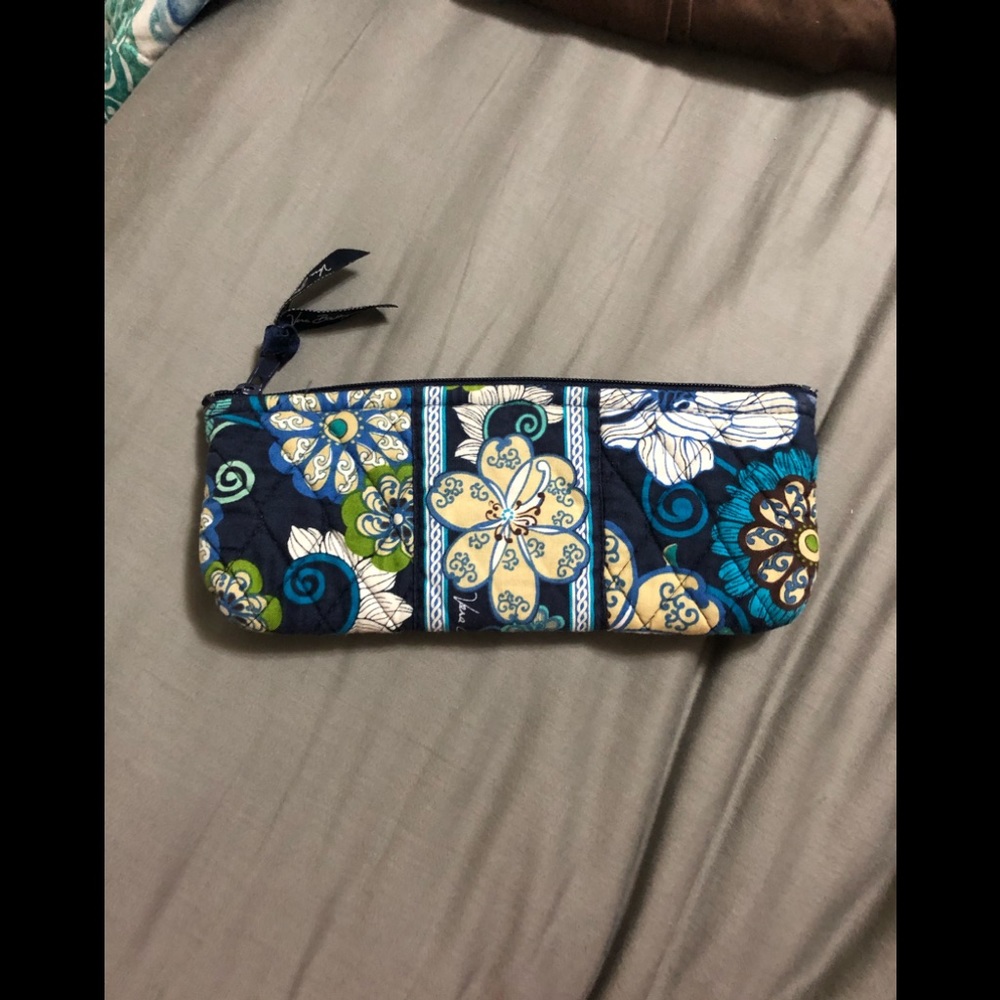 🍍Vera Bradley Pencil case in “Mod Floral Blue”🍍
